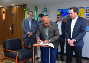 Prefeito Rogério assina cessão de área à Saneago para ampliação da rede de esgoto da Região Noroeste de Goiânia