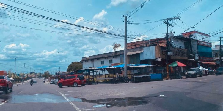 Ageman notifica Águas de Manaus por extravasamentos em vias das zonas Centro-Sul e Norte da capital