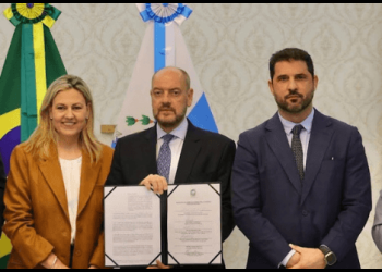 Governo do Rio assina acordo que viabiliza migração de indústrias para o mercado livre de gás